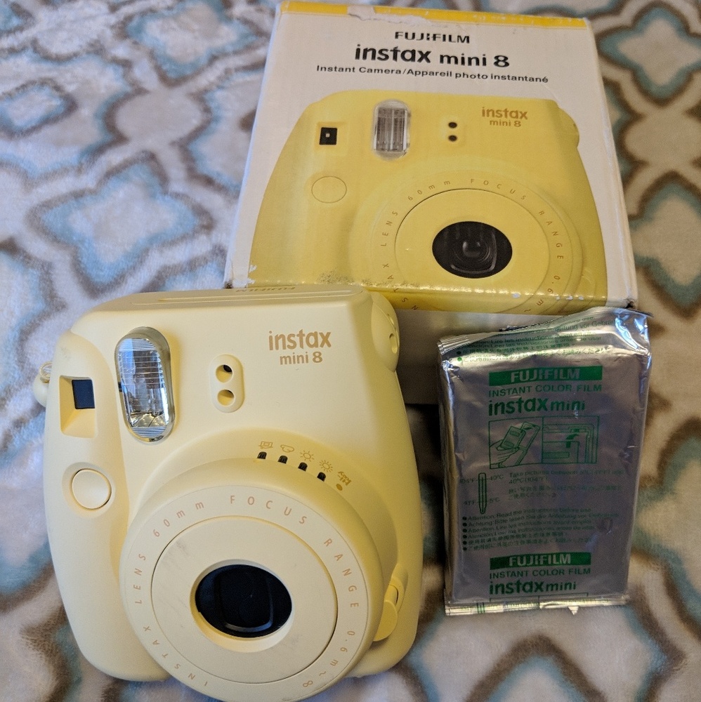 Fuji Instax Mini 8 w Film, Batteries in Yellow